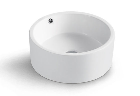 Keramik Putih Bulat di Atas Counter Kamar Mandi Sink