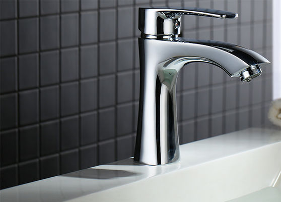 Silver Single Handle Faucet Kamar Mandi / Brass Faucets Kamar Mandi Mudah Instalasi