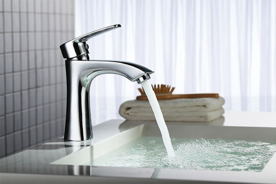 Silver Single Handle Faucet Kamar Mandi / Brass Faucets Kamar Mandi Mudah Instalasi