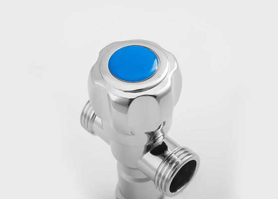 Tiga kepala modern kamar mandi keran mixer sudut klep Hardware untuk dalam ruangan