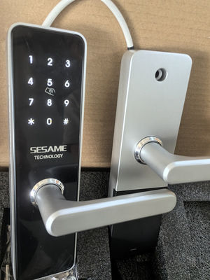 Smart Wi-Fi dan Bluetooth Door Lock untuk Keamanan Rumah yang Ditingkatkan