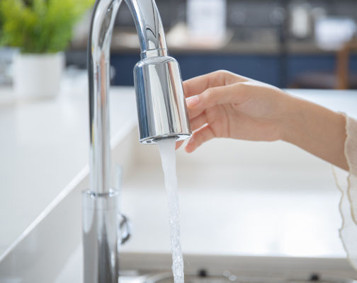 Pull Out Type Automatic Faucet Sensor Kuningan Dengan G1/2 Inlet Connector